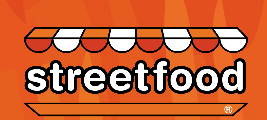 Logo street food: tenda a strisce e scritta streetfood. Cibo da strada, ristorazione veloce.