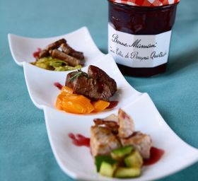Tre filetti di carne con marmellata di prugne Bonne Maman. Ricetta gourmet e raffinata.