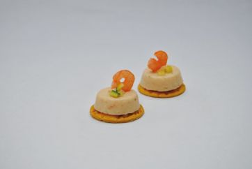 Tartine di gamberetti: antipasto sfizioso con gamberi freschi su crostini dorati.