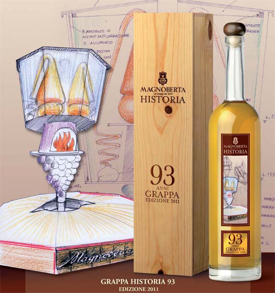 Grappa Magnoberta Historia 93: bottiglia, confezione in legno e illustrazione alambicco. Edizione limitata 2011.