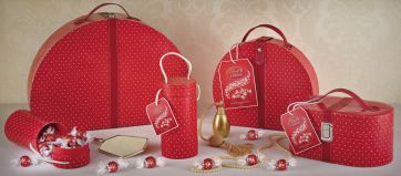 Bauletti Lindor rossi a pois con cioccolatini. Confezioni regalo Lindt, profumo e accessori.