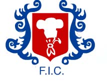 Logo F.I.C.: scudo rosso con toque da chef, decorazioni blu. Federazione Italiana Cuochi.