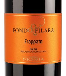 Bottiglia di vino Frappato Fondo Filara Nicosia, Sicilia IGT. Vino rosso siciliano.