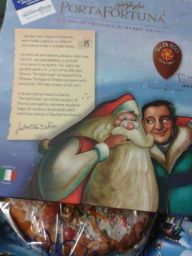 Panettone Sal De Riso Portafortuna: dolce natalizio artigianale con Babbo Natale e lo chef. Specialità italiana.