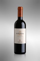 Bottiglia vino rosso Tedeschi Fontana Recioto della Valpolicella Classico. Vino italiano di alta qualità.