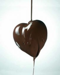 Cuore di cioccolato fuso. Dolce al cioccolato per San Valentino, dessert goloso.