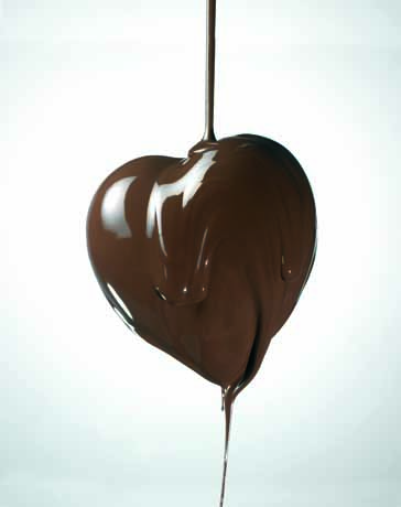 Cuore di cioccolato fuso. Dolce al cioccolato per San Valentino, dessert goloso.