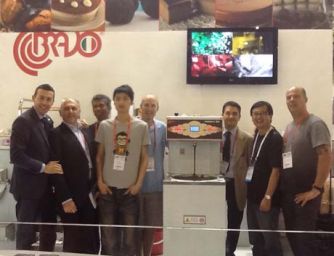 Team Australia vincitore APC con macchina Bravo per cioccolato e dolci.