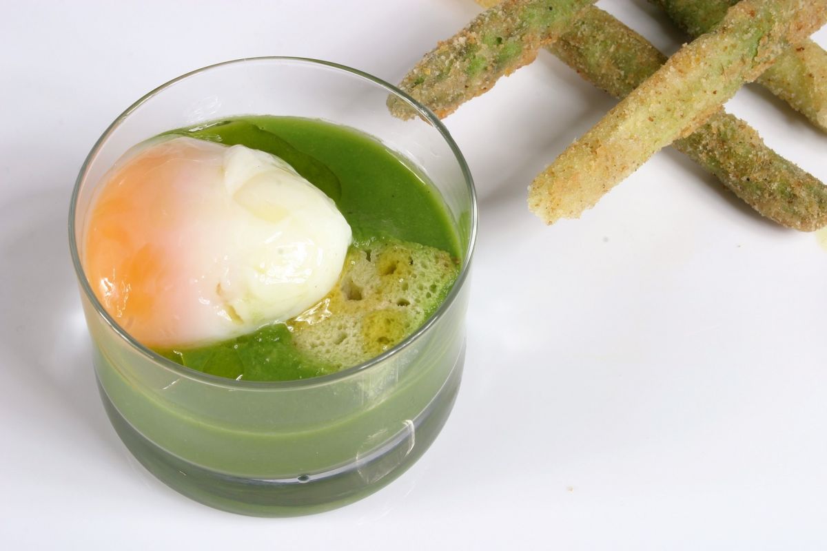 I Castagni e la zuppa pavese di asparagi moderna concezione