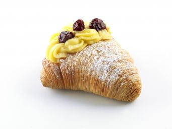 Sfogiatella Santa Rosa: dolce napoletano con crema pasticcera e amarene. Pasticceria tipica campana.