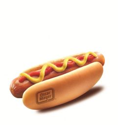 Hot dog Oscar Mayer con senape e ketchup. Snack gustoso e veloce.