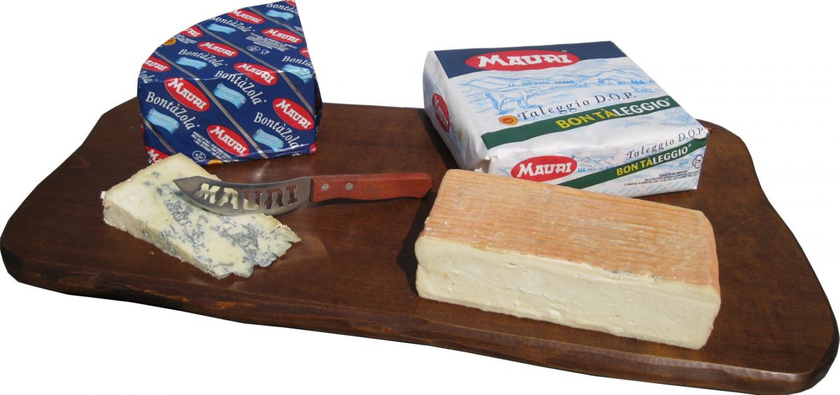 Tagliere con Zola Piccante e Taleggio DOP Mauri. Formaggi italiani.