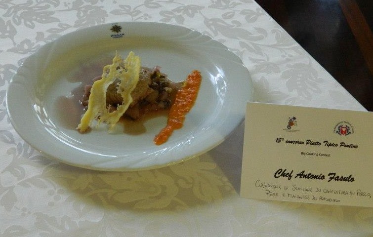 Piatto gourmet dello chef Antonio Fasulo: cubettone di scottona, confettura di porro, pere e maionese di pomodoro.