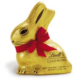Coniglietto Lindt dorato con fiocco rosso. Cioccolato al latte, Pasqua, dolce.