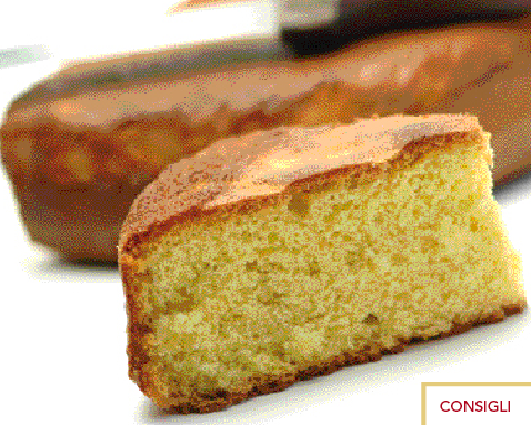 Fetta di pan di Spagna soffice. Dolce classico italiano, ideale per colazione o merenda.