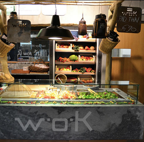 Ristorante Wok a Cagliari. Buffet di verdure fresche, frutta e specialità asiatiche. Cucina orientale.