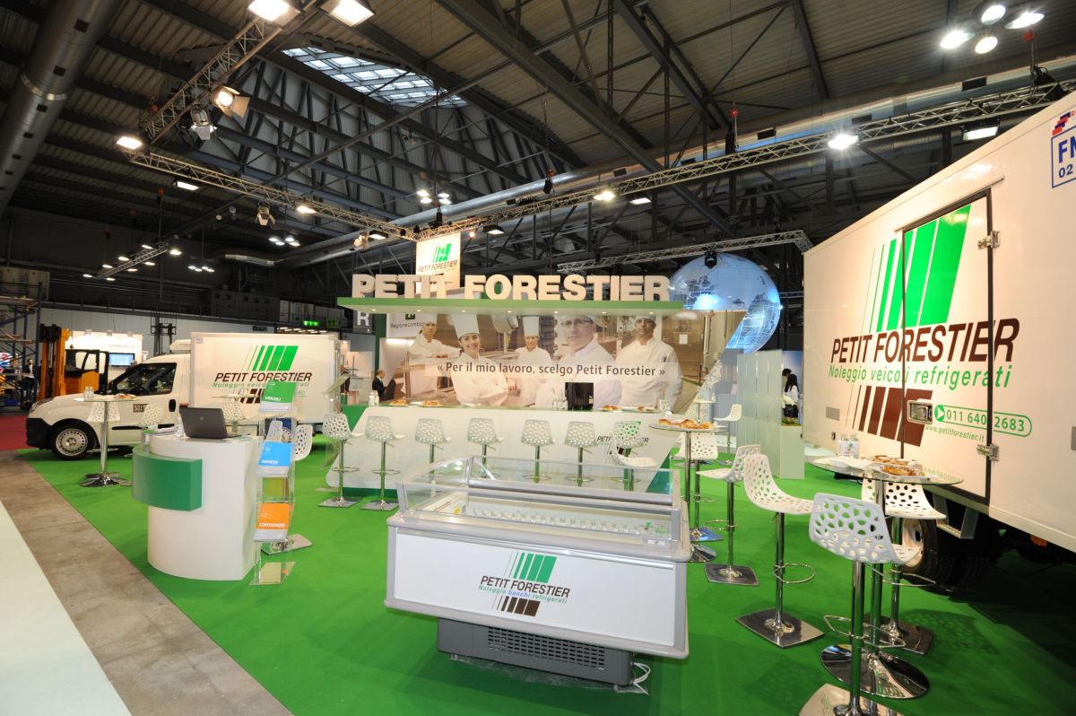 Stand Petit Forestier: noleggio veicoli refrigerati per alimenti e trasporto a temperatura controllata. Fiera settore food.