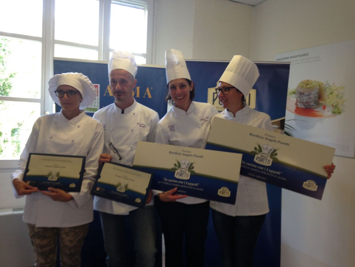 Chef premiati al Premio Poretti. Cucina con luppoli, alta cucina, chef italiani, evento gastronomico.