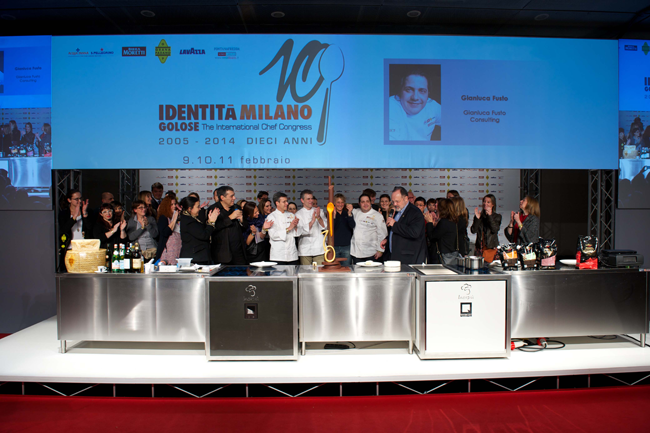 Identità Milano Golose: chef e pubblico applaudono. Congresso internazionale di cucina, pasticceria e dessert.