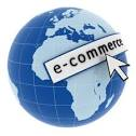 Globo blu con scritta e-commerce e cursore. Commercio online globale.