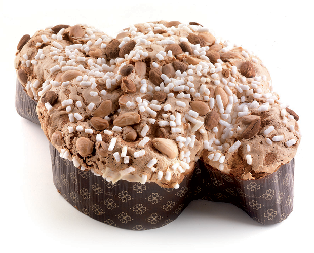 Colomba di Pasqua artigianale con mandorle e granella di zucchero. Dolce tradizionale pasquale italiano.