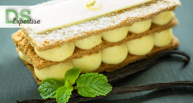 Millefoglie gourmet con crema pasticcera, pasta sfoglia e vaniglia. Dolce italiano.