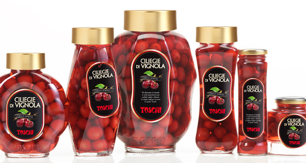 Ciliegie Toschi di Vignola. Vasi di ciliegie sciroppate. Specialità italiana.