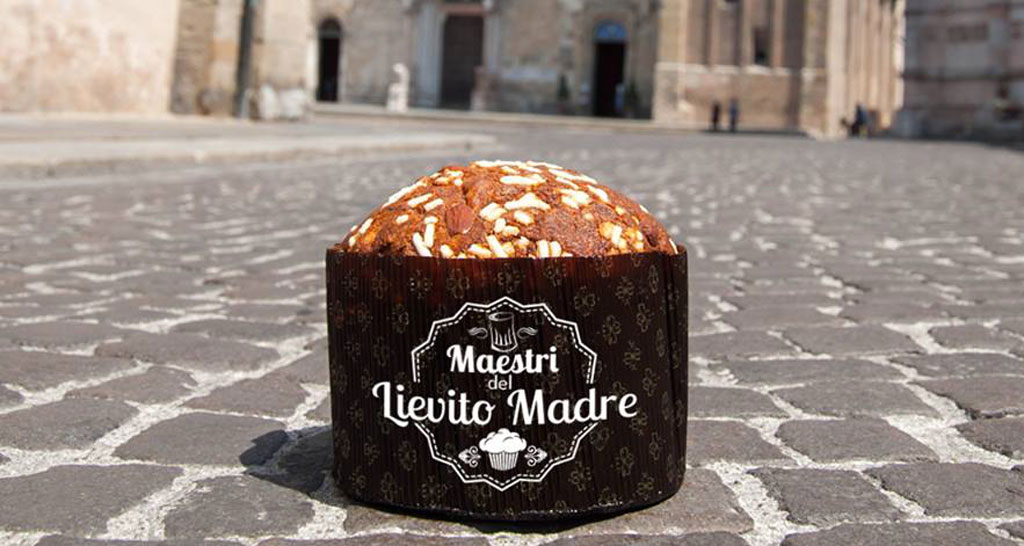 Panettone artigianale Maestri del Lievito Madre. Dolce natalizio tradizionale italiano.