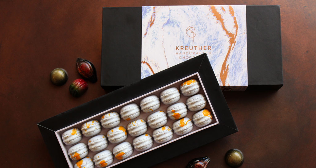 Cioccolatini artigianali Kreuther in confezione regalo. Praline assortite, dolci squisiti.