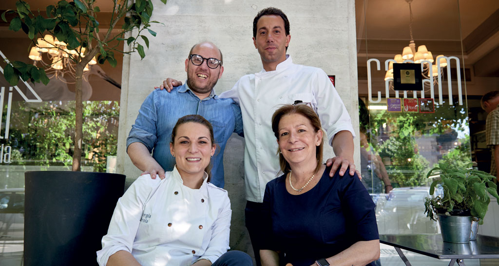 Team Casa Manfredi, gelateria artigianale a Roma. Chef, staff e atmosfera accogliente.