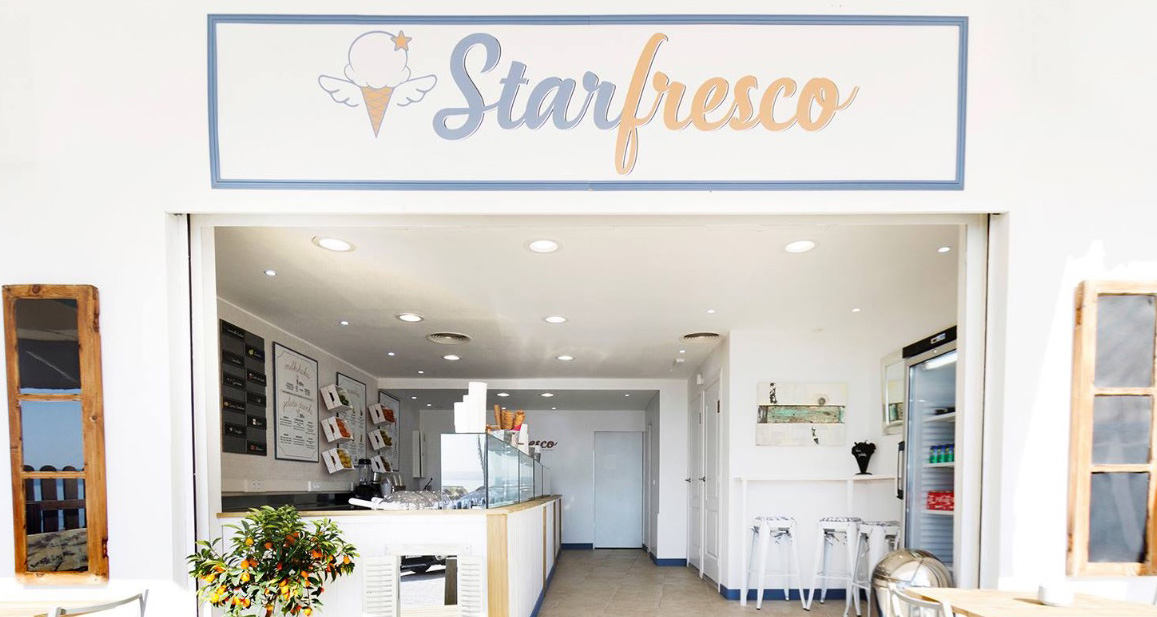 Gelateria Starfresco: insegna con cono gelato alato. Interni luminosi, design moderno. Gelato artigianale.