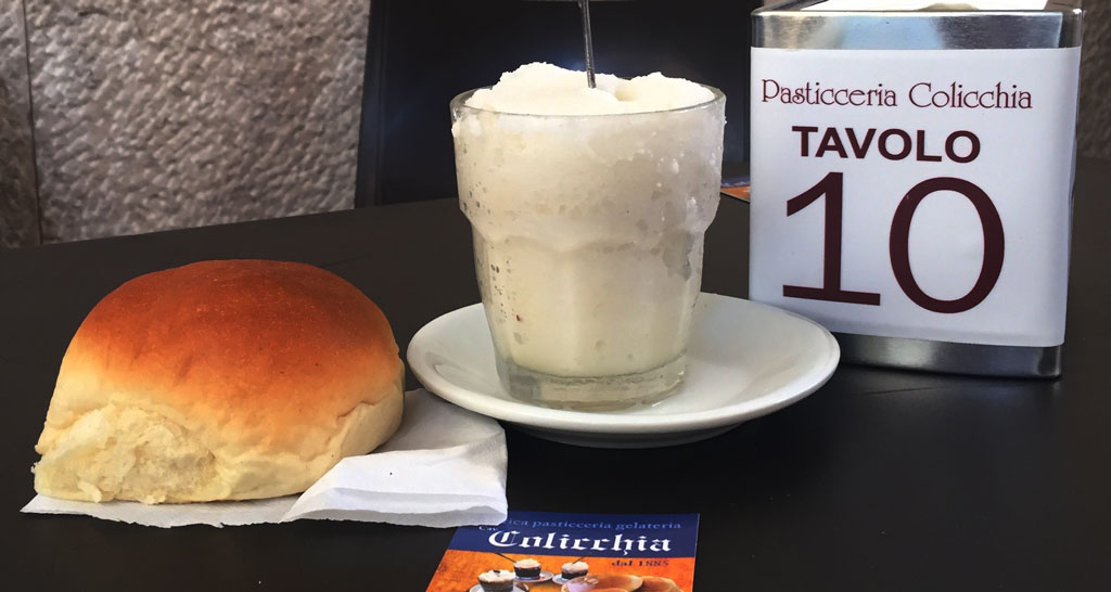 Granita siciliana artigianale con brioche, specialità Pasticceria Colicchia. Tavolo 10.