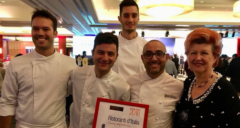 Chef stellati italiani ricevono premio Ristoranti d'Italia. Cucina gourmet, alta ristorazione.