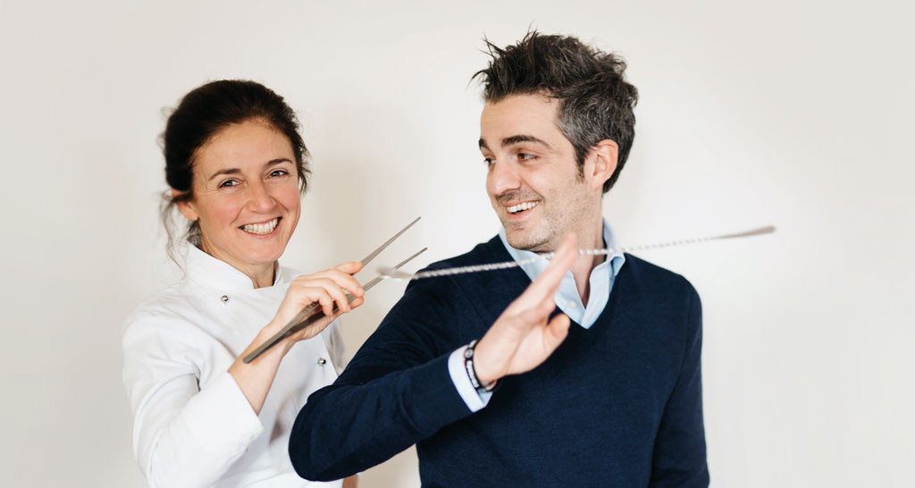 Ritratto divertente chef e bartender. Cucina creativa e mixology, food pairing.