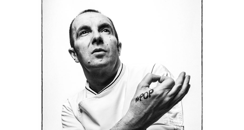 Chef in bianco e nero con tatuaggio #POP. Cucina creativa.