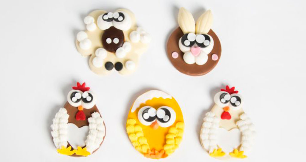 Dolcetti pasquali decorati: agnello, coniglio, pulcino e gallina. Biscotti di Pasqua fatti in casa.