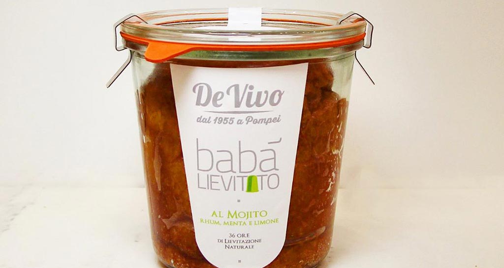 Babà al mojito De Vivo in vaso. Dolce lievitato artigianale con rhum, menta e limone. Specialità napoletana.