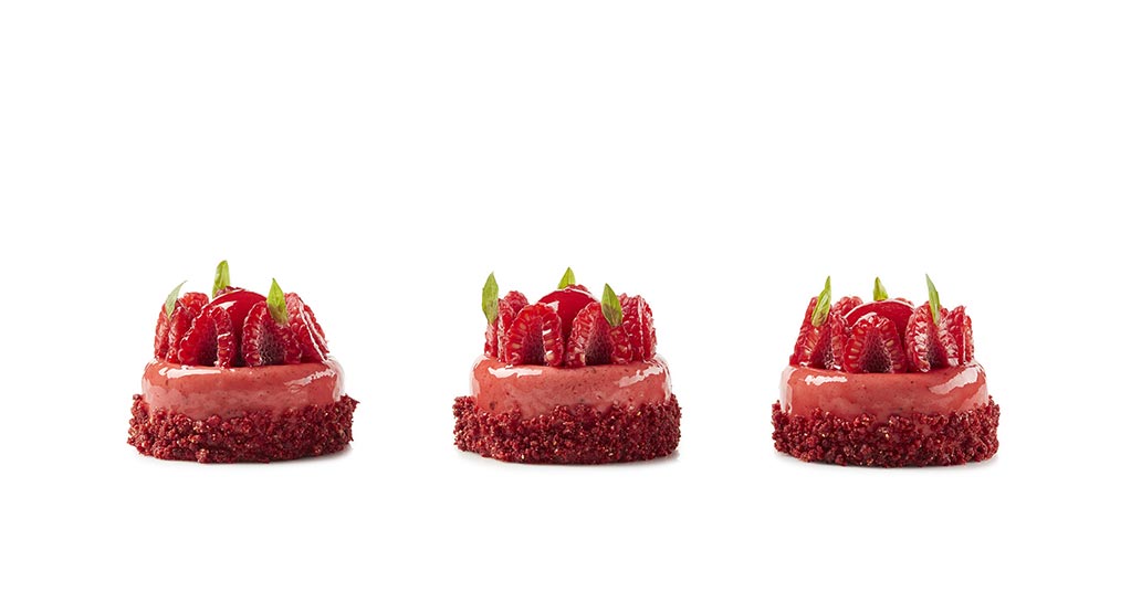 Tre mini tortine ai lamponi. Pasticceria artigianale con frutta fresca. Dessert delizioso. #lamponi #pasticceria