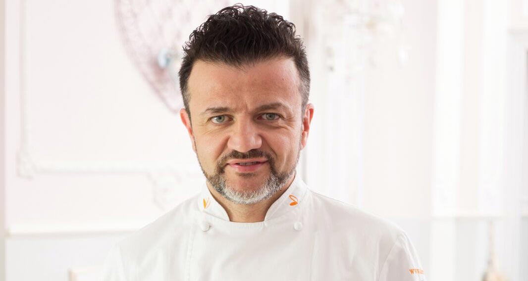 Chef stellato in divisa bianca. Ritratti di chef, alta cucina italiana.