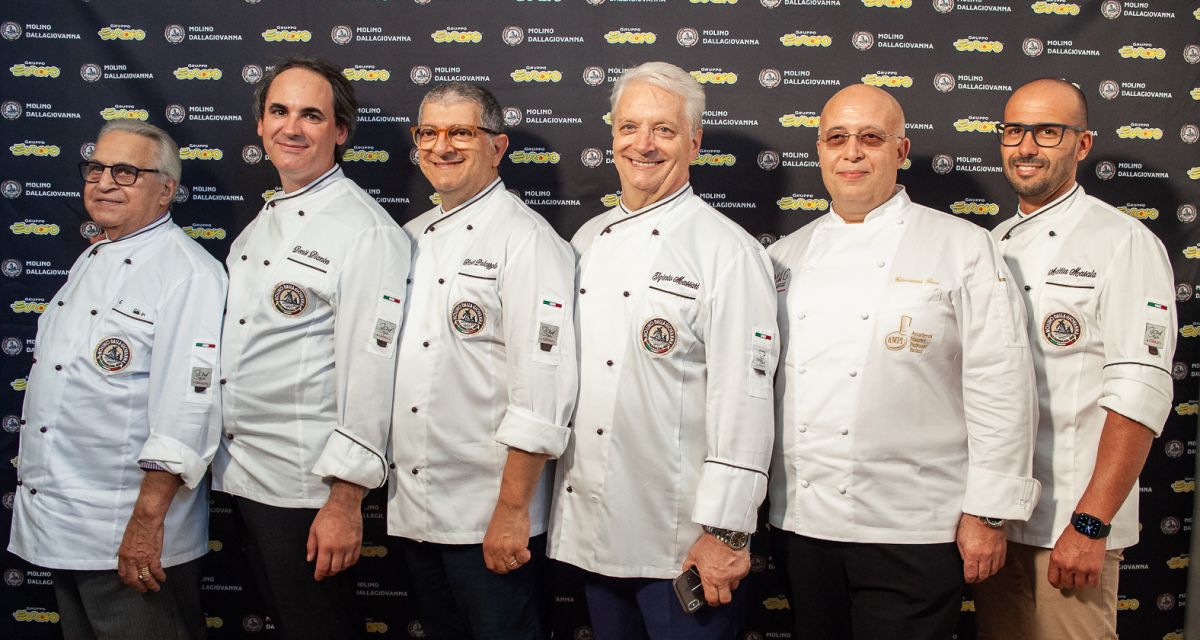 Chef stellati italiani. Gruppo di pasticceri famosi in divisa bianca. Molino Dallagiovanna.