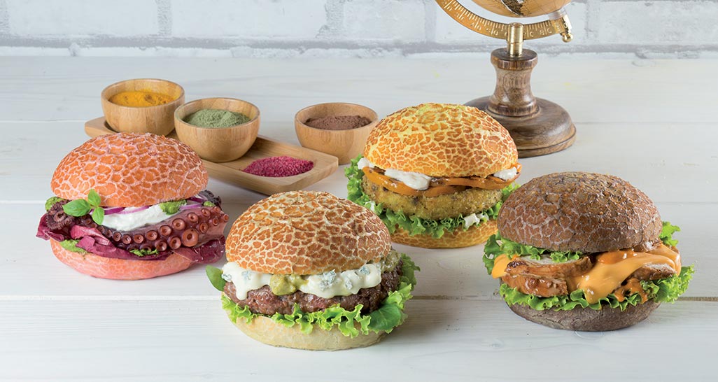 Assortimento di hamburger gourmet con pane speciale. Mix di sapori e colori, un'esplosione di gusto. #hamburger #gourmet #food