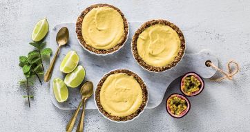 Mini torte vegane con lime e frutto della passione. Pasticceria senza glutine e lattosio.