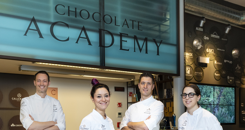 Chef pasticceri alla Chocolate Academy. Corsi di cioccolato e pasticceria.