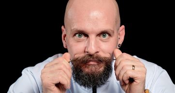 Uomo calvo con barba folta e baffi arricciati. Ritratto di Francesco Bertuzzi.