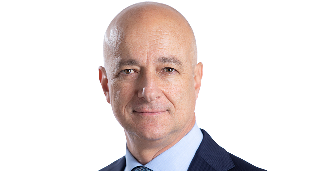 Ritratto di Daniele Meldolesi, uomo d'affari in giacca e cravatta.