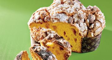 Colomba pasquale artigianale tagliata. Dolce tradizionale italiano con mandorle e glassa.