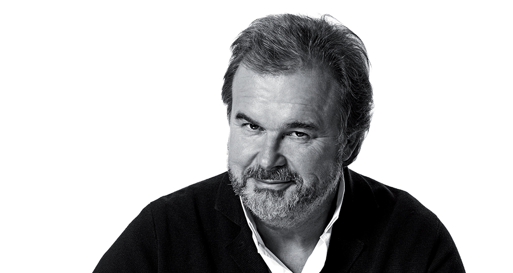 Ritratto in bianco e nero di Pierre Hermé, famoso pasticcere francese. Chef, alta pasticceria.