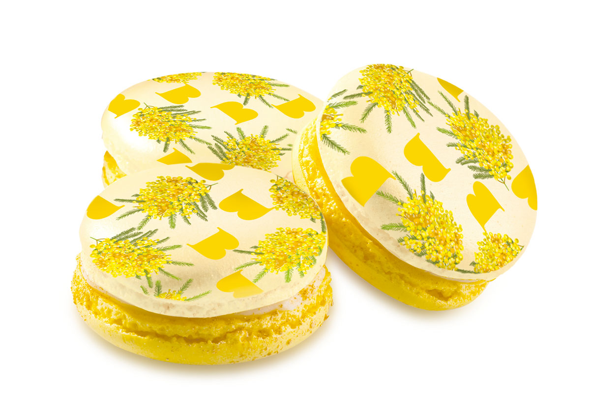 Macarons mimosa di Luigi Biasetto per la Festa della Donna. Dolci gialli decorati.
