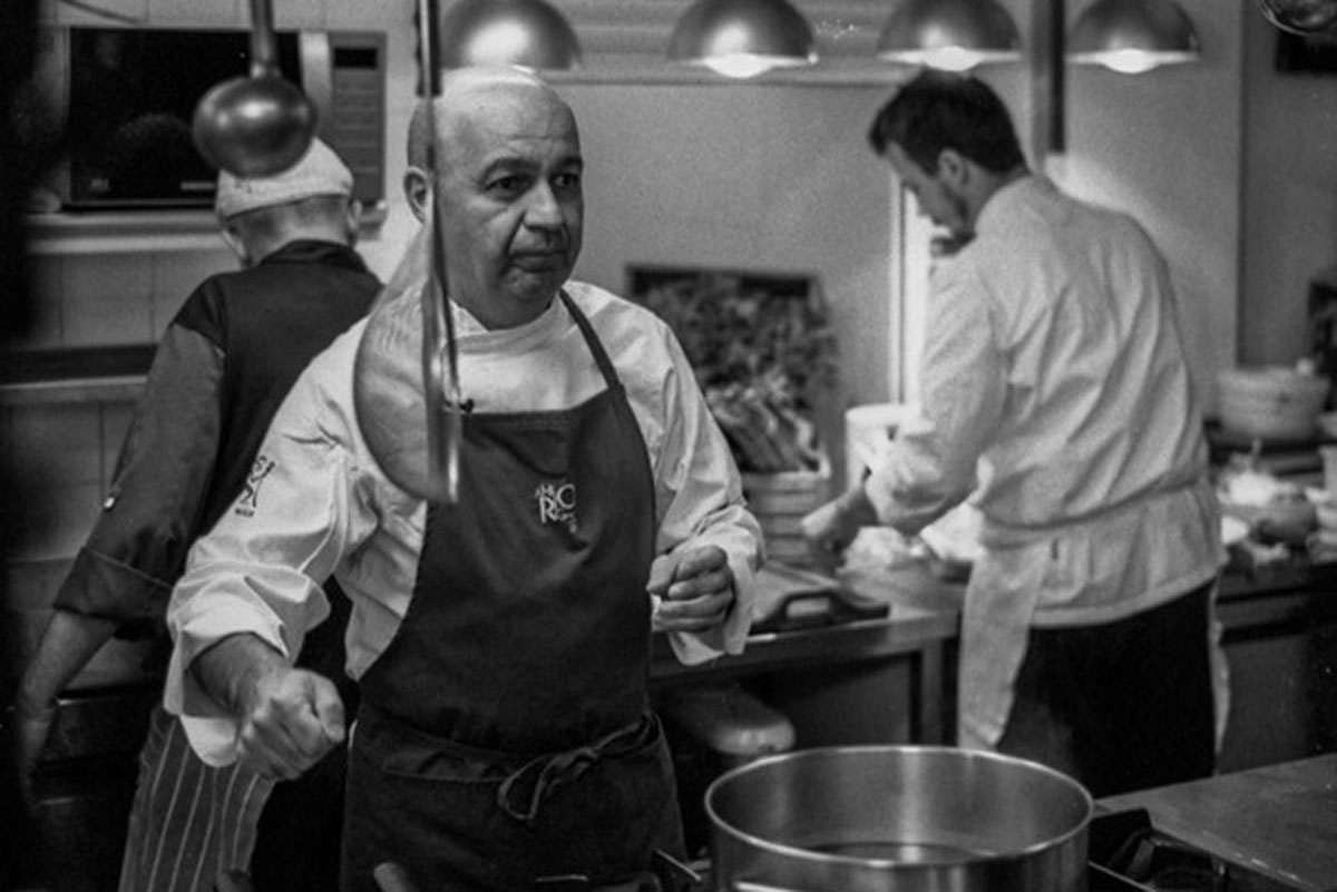 Chef Alberto Bettini all'opera nella cucina del ristorante Amerigo. Cucina dolcesalata.