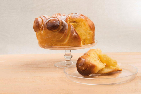 Torta delle Rose di Grazia Mazzali. Dolce lievitato, soffice e invitante. Pasticceria artigianale.